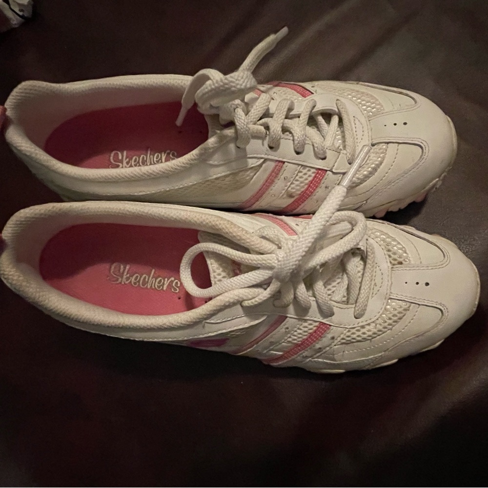Sketchers pink and white sneakers size 7 1/2